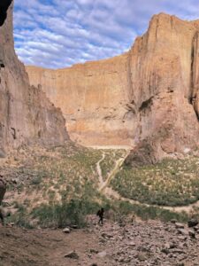 Piedra Parada y el Cañadon de la buitrera