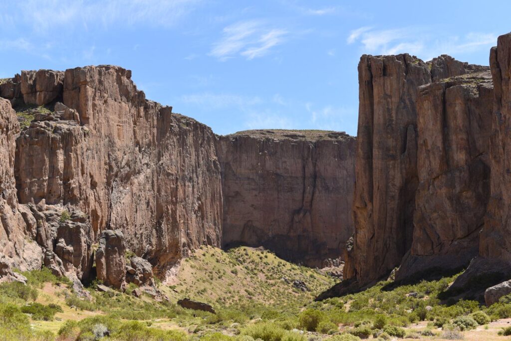 Piedra Parada y el Cañadon de la buitrera
