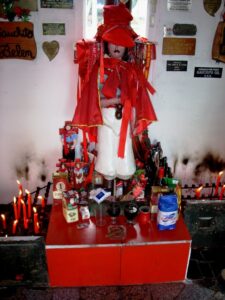 Santuario de Gauchito Gil en la estepa patagonica