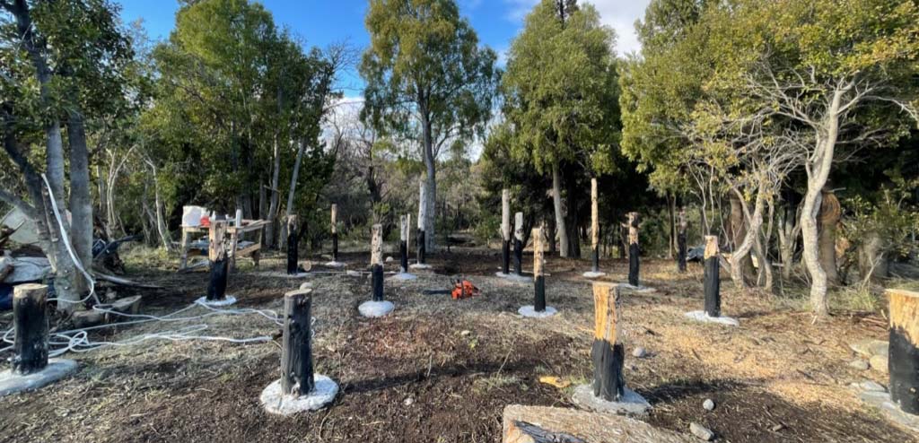 Excavación y Fijación de Postes con Hormigón