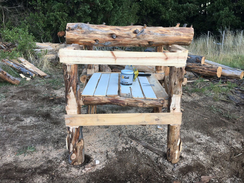 Mesa para tratar poste