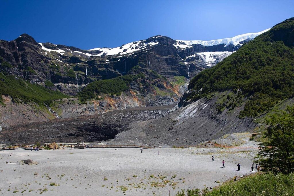 Cerro Tronador con personas