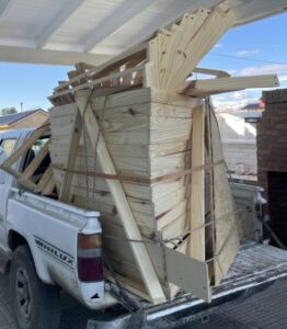 Transporte de triángulos de madera armados para domo geodésico