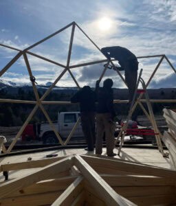 Colocando un módulo triangular en la cúpula geodésica