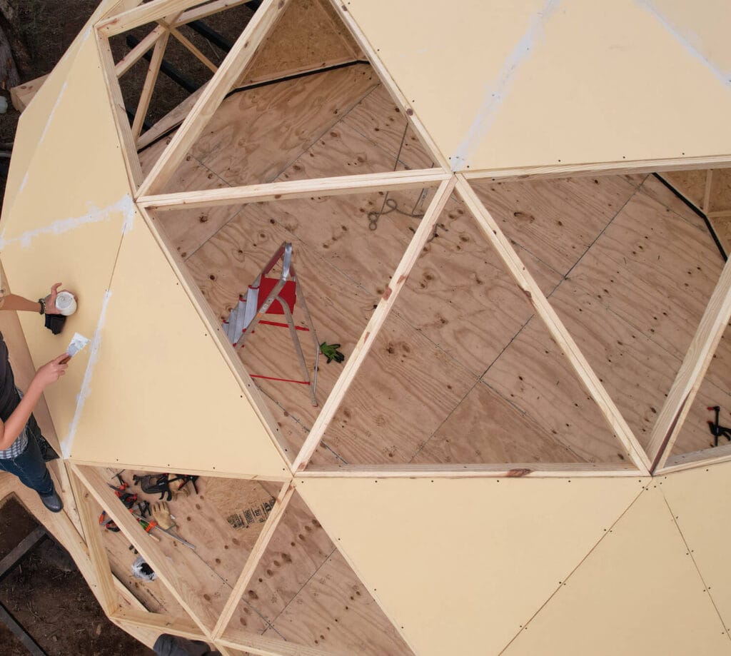 Sealing with Superboard putty the joints between OSB triangles