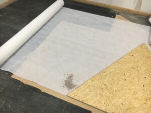 Corte de friselina a medida del triangulo OSB para domo geodesico